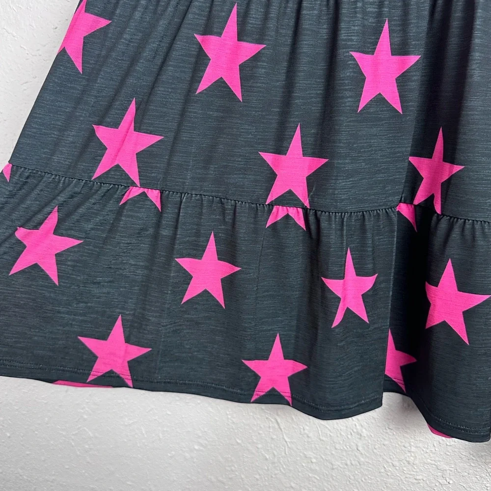 HEIMISH USA Women’s Pink Star Patterned Top Size 1X - Picture 3 of 5
